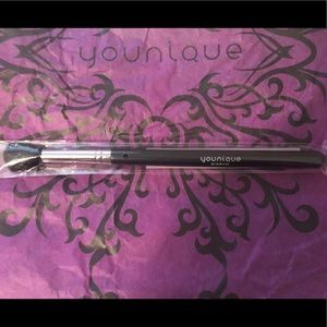 Younique Blending Brush